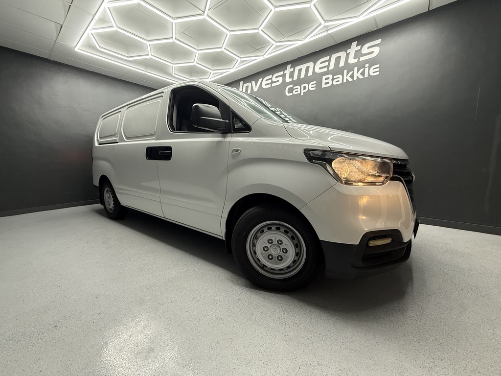 2018 HYUNDAI H-1 2.5 CRDi A/C F/C P/V A/T