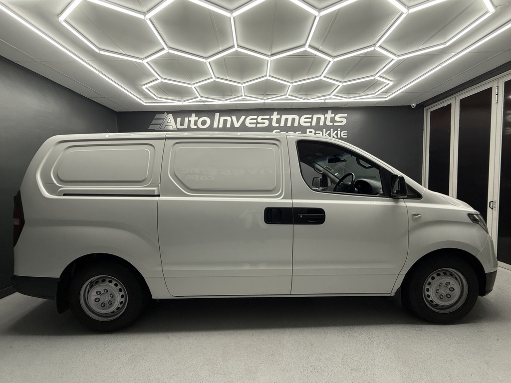 2018 HYUNDAI H-1 2.5 CRDi A/C F/C P/V A/T